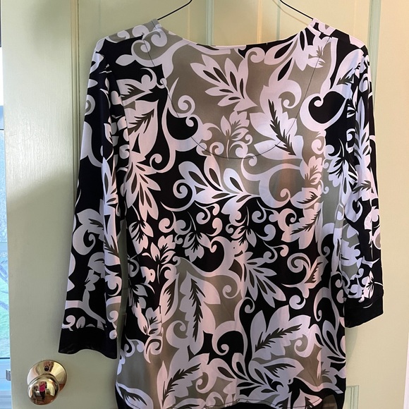 Patterned Blouse - Picture 7 of 7